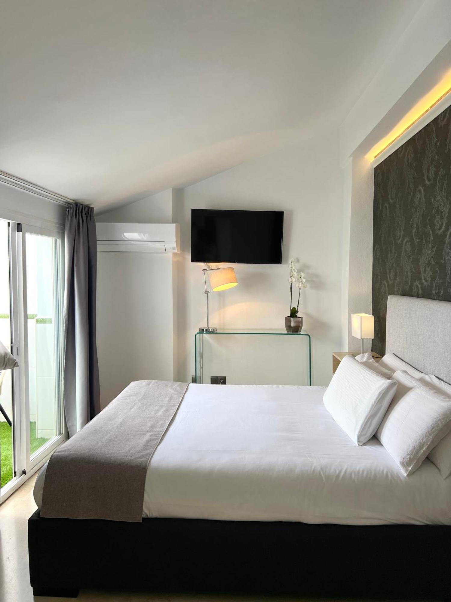 Abril Nerja Hotel Exterior photo