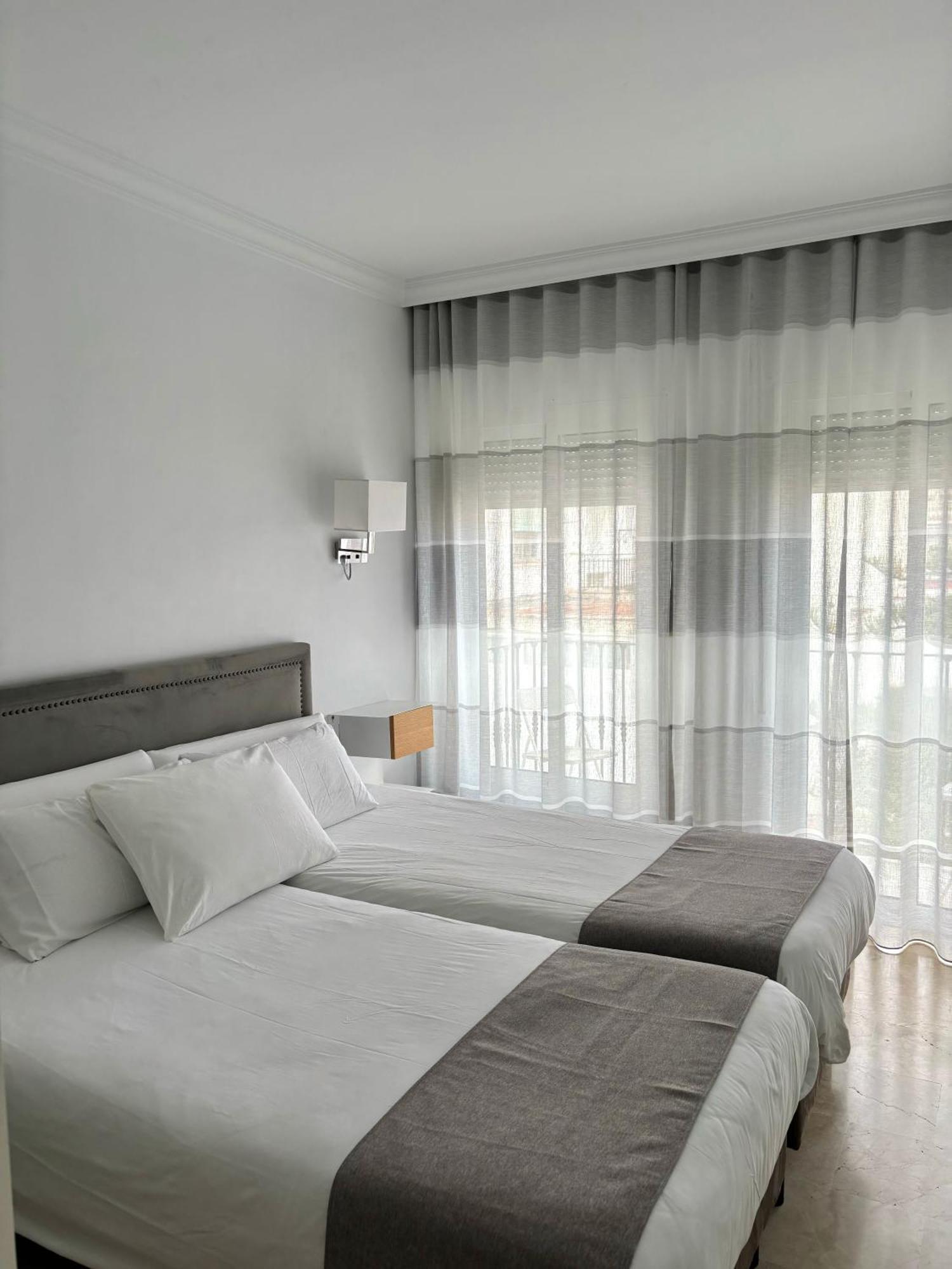 Abril Nerja Hotel Exterior photo