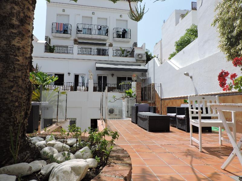 Abril Nerja Hotel Exterior photo