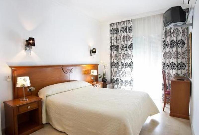 Abril Nerja Hotel Exterior photo